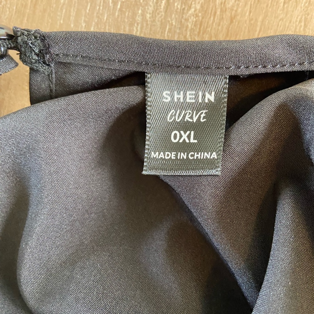 ☀️BNWOT Ruffle Trim Wrap Hem Belted Romper! - Picture 5 of 6